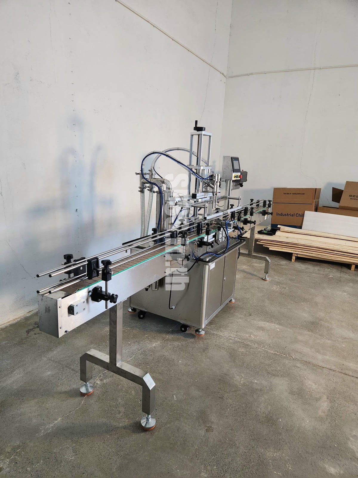 Double-head liquid filling machine + extended conveyor - Image 3