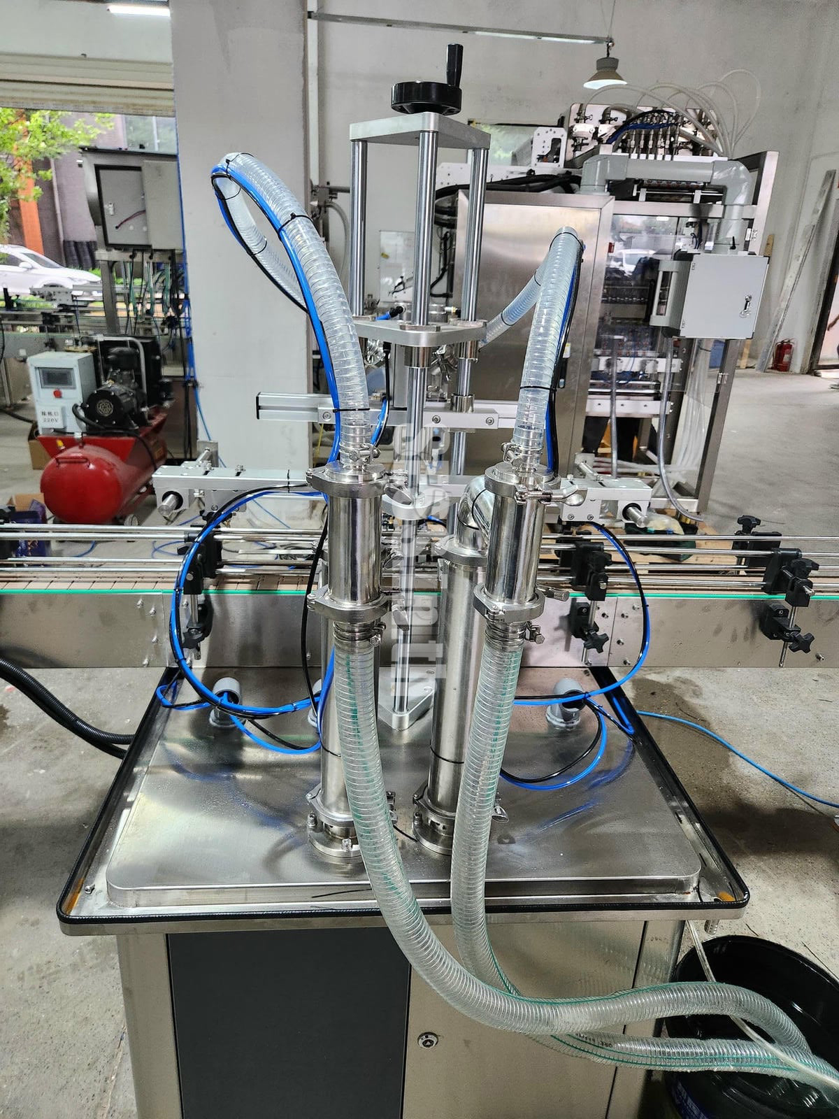 Double-head liquid filling machine + extended conveyor - Image 5